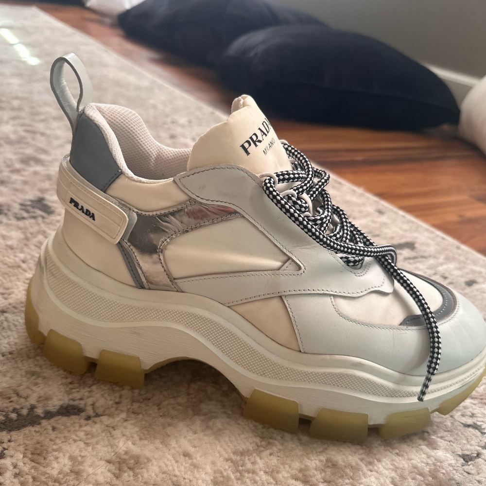 *LIKE NEW* Prada Pegasus Leather White Low Top Sneakers - Size 41 - Picture 4 of 4